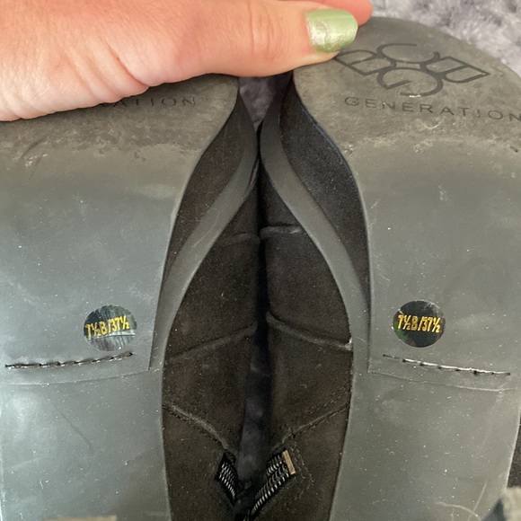 READ ALL SEXY EC BCBG black velour platform booties sz7 1/2 - Picture 9 of 11